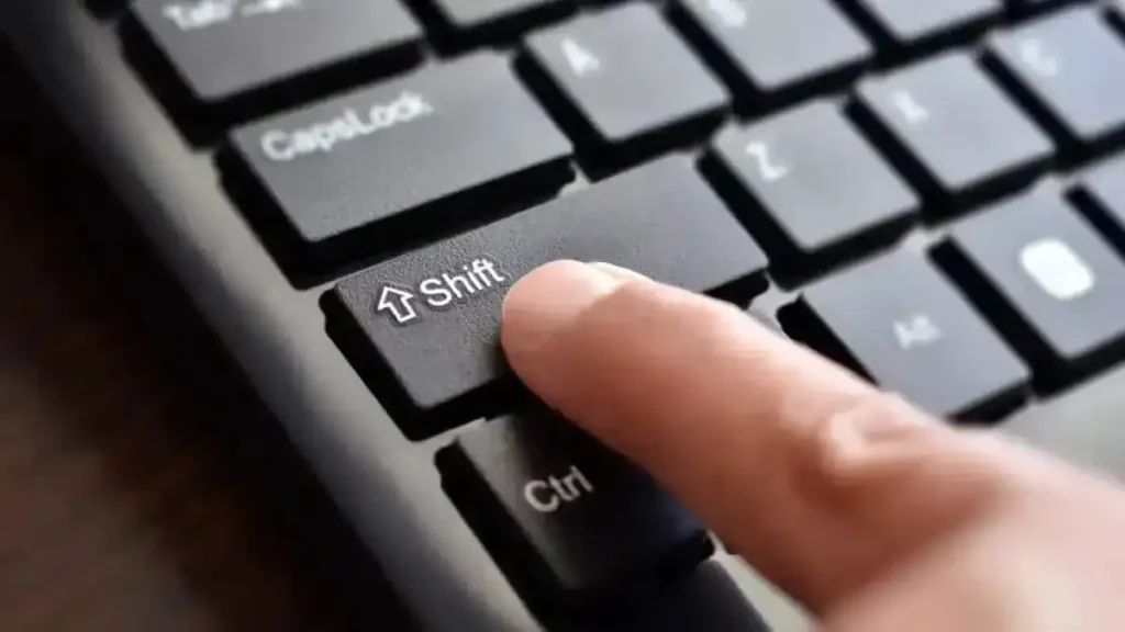 Les solutions si votre PC redémarre en boucle 2 touche shift maj pc demarre panne informatique pro bekky nantes optimised.jpg