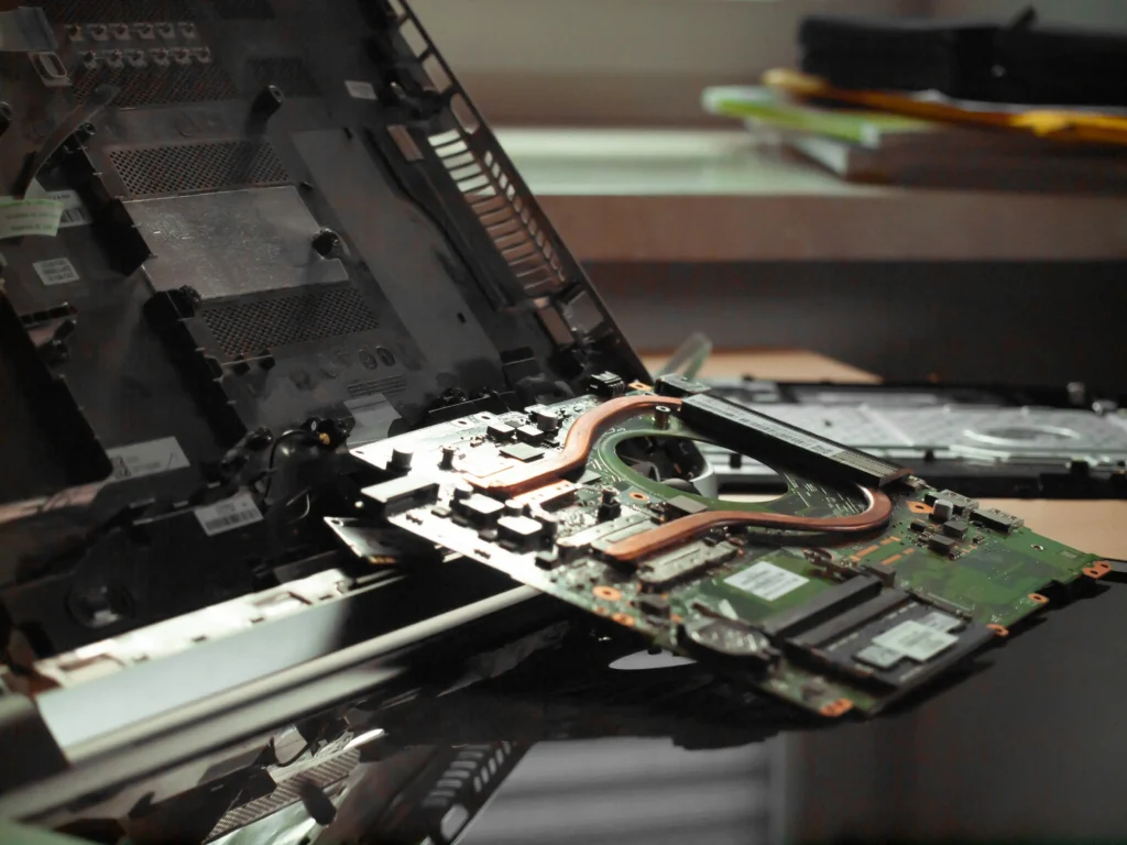 pc-bug-demarre-pas-ecran-noir-bleu-depannage-informatique-nantes-bekky-1024x768